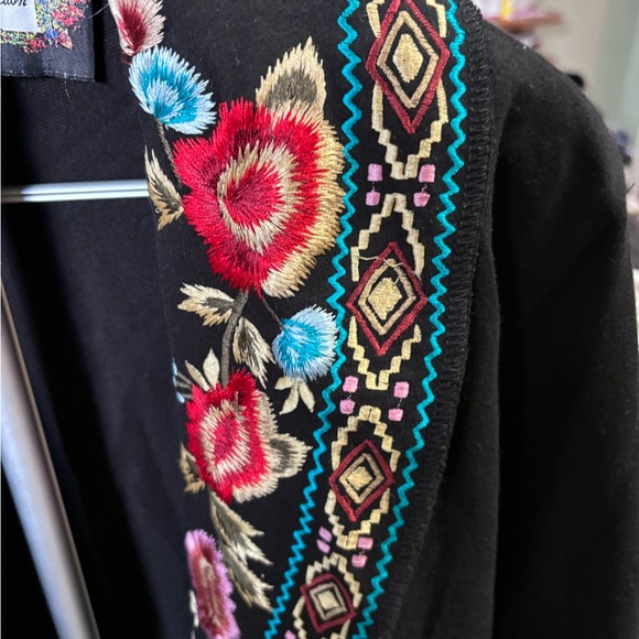 Vintage collection black robe sweater, so pretty, fits size large, extra large - Picture 3 of 7